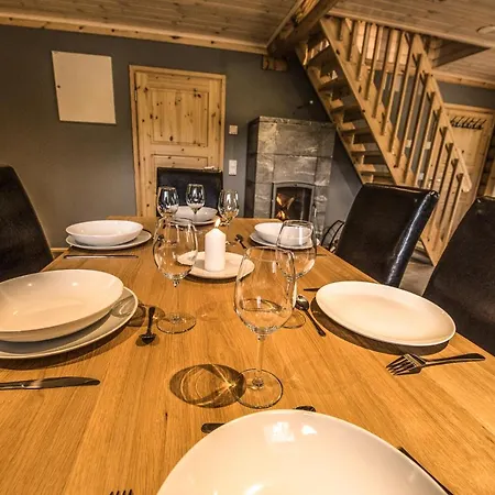 Lampiranta Log Chalet